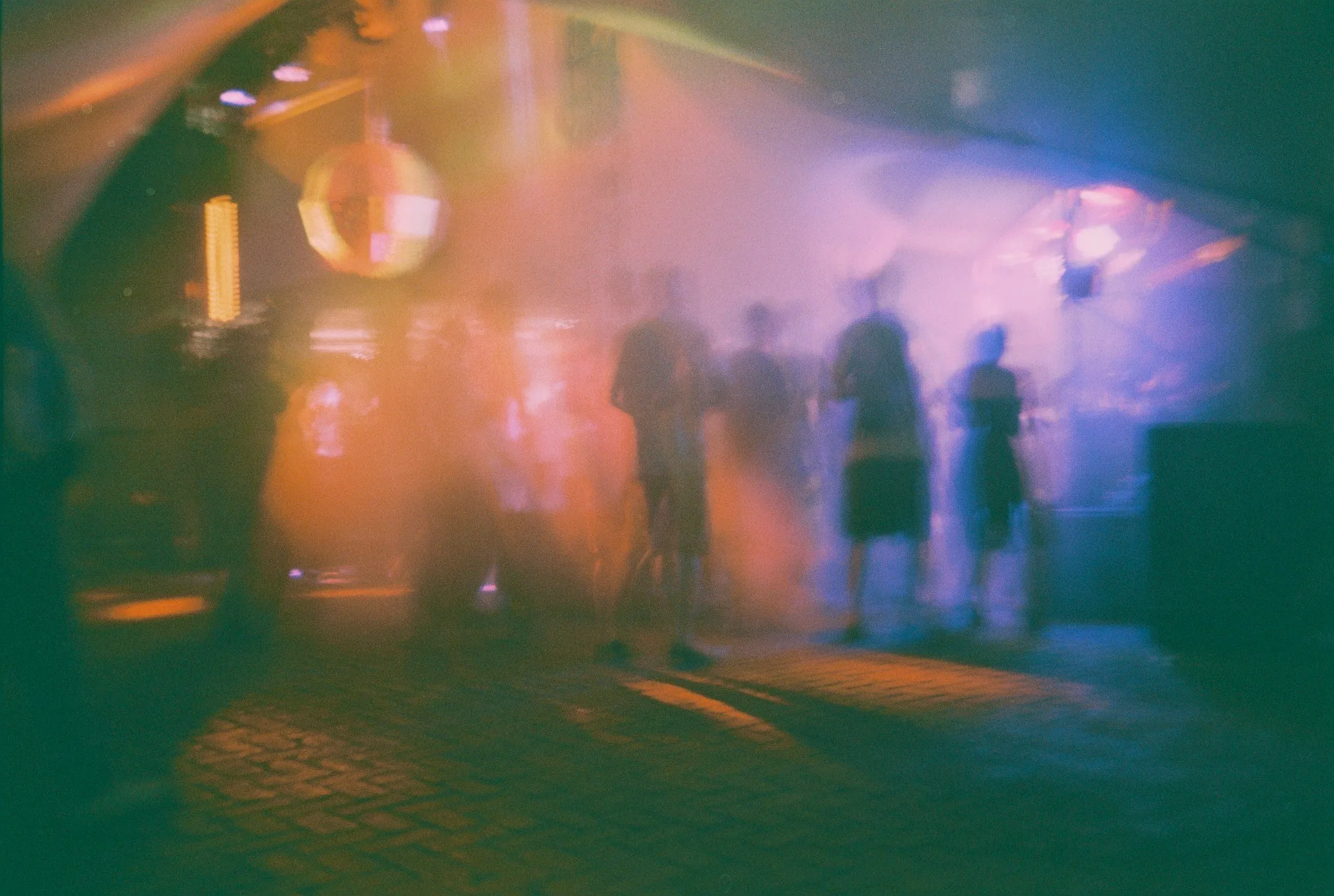 An atmospheric shot from BREEK at club symbiose in Eindhoven where they invited DJ's such as Ma Sha and y0ung W0man in combination with art installations