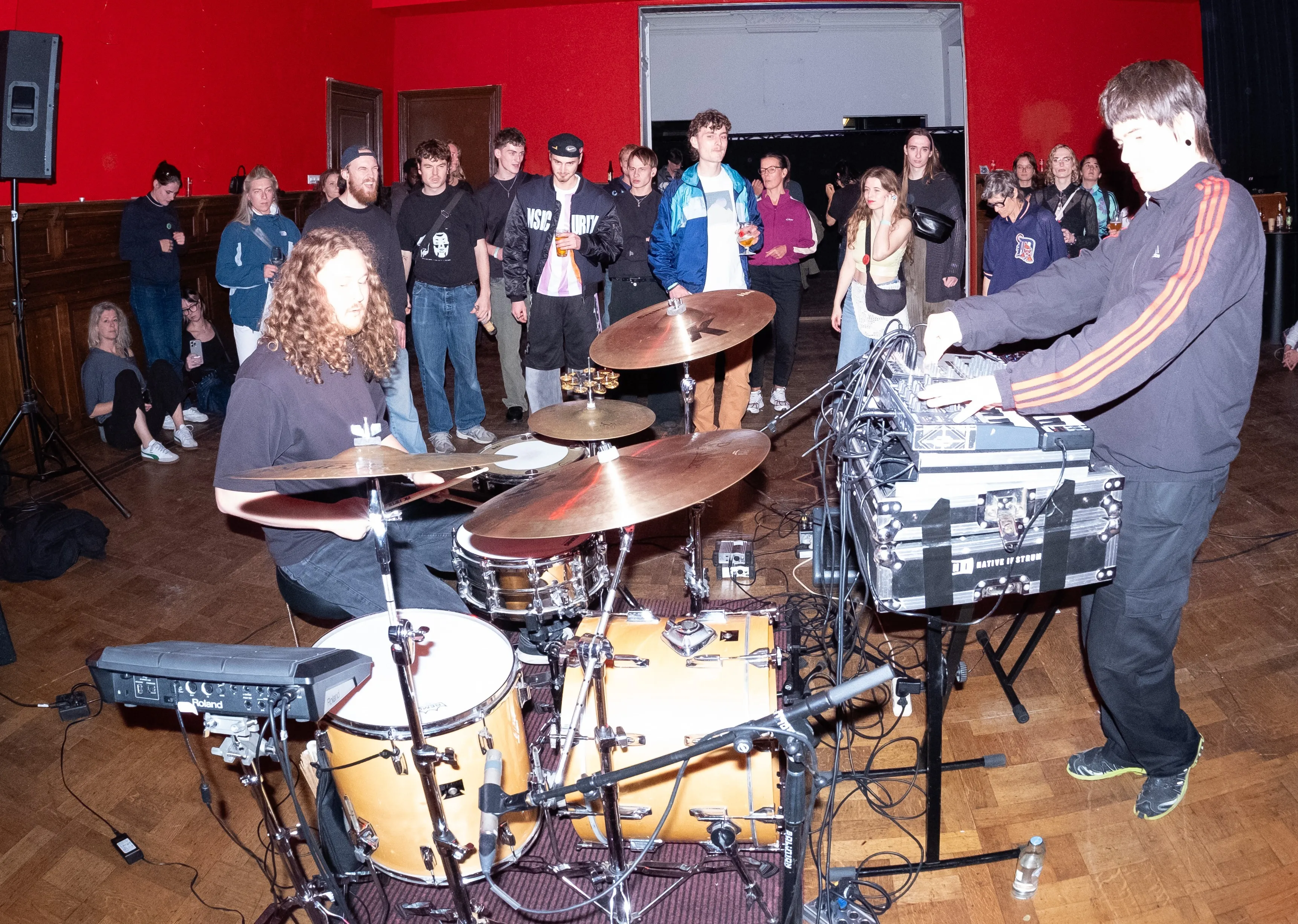 Noire Antidote playing their liveset performance at BREEK in combination with De Nieuwe Vorst. They combine live drums and synth hardware to produce hard hitting power and soft ambiences